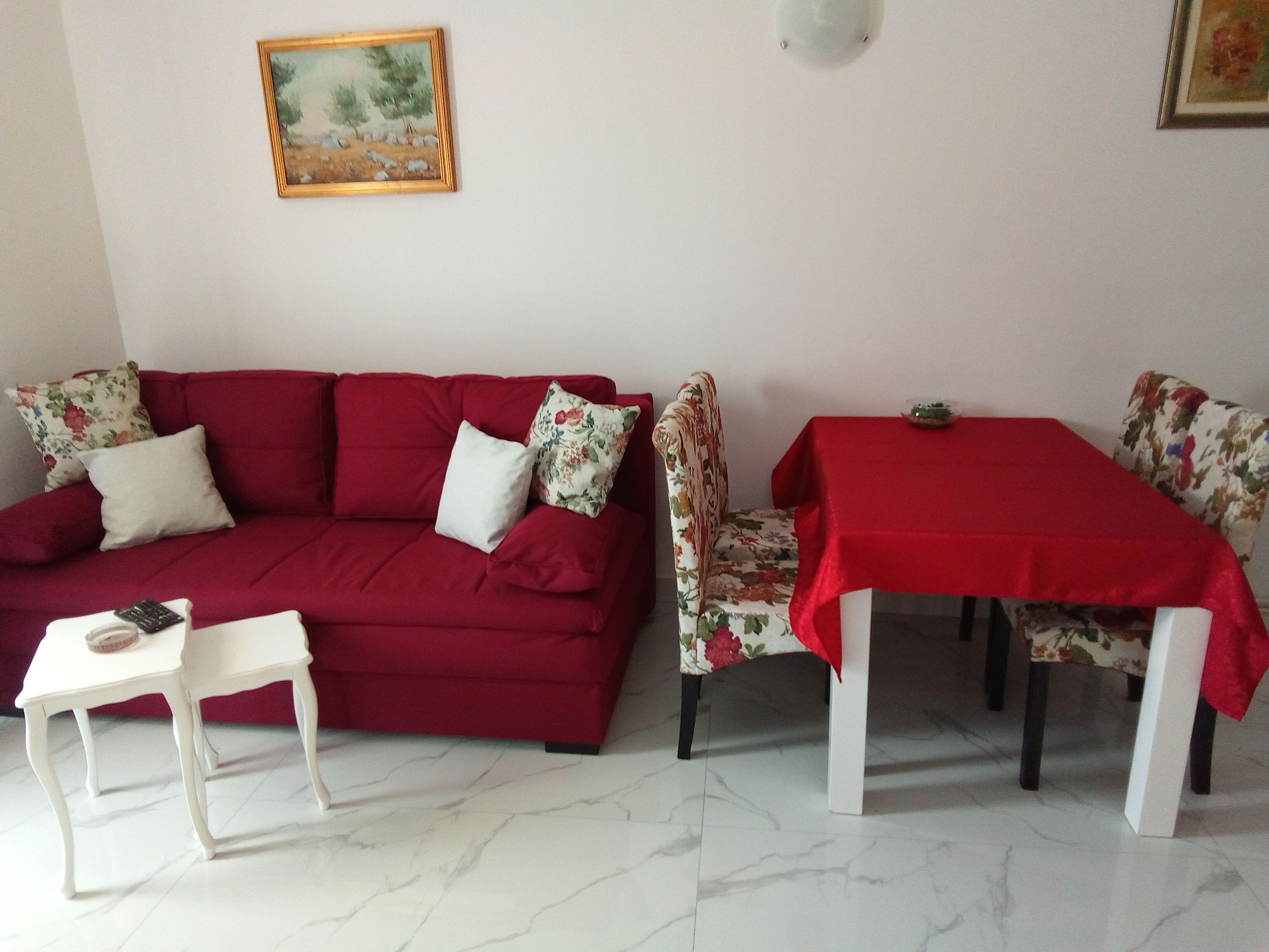 Comfort appartement, balkon, gedeeltelijk uitzicht op zee | Woonruimte | Een flatscreentelevisie