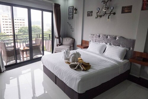 Color Creative Hotel - Hostel
