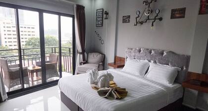 Color Creative Hotel - Hostel