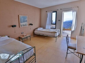 Dobbelt- eller tomannsrom – økonomi, 1 soverom, delt bad | Oppholdsområde