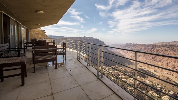 A balcony with a view of a canyon. - Dana Guest House (Dana)