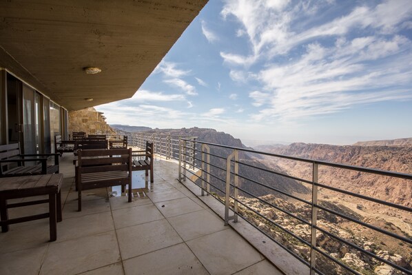 Chambre Économique Double ou avec lits jumeaux, 1 chambre, salle de bains commune | Balcon