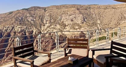 Dana Guest House