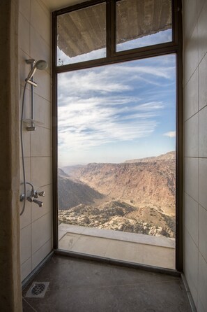 Chambre Deluxe Double ou avec lits jumeaux, 1 chambre, salle de bains privée, vue montagne | Douche de la salle de bain