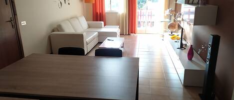 Télévision, chaîne hi-fi