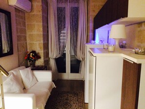 TV, music library - Rosato 31-loft sea view (Bari)