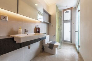 Superior-Apartment, 1 Schlafzimmer | Badezimmer | Dusche, kostenlose Toilettenartikel, Haartrockner, Bidet
