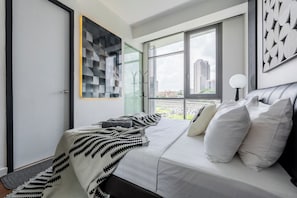 Superior appartement, 1 slaapkamer | Een laptopwerkplek, verduisterende gordijnen, geluiddichte muren