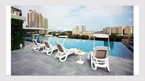 Outdoor pool - The Signature Service suite Mont Kiara by KLHomeSweet (Kuala Lumpur)
