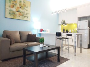 皇家公寓 | 客厅 | 40-英寸LED 电视（配备数码频道）、电视、流媒体服务