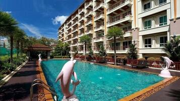 Kolam renang outdoor