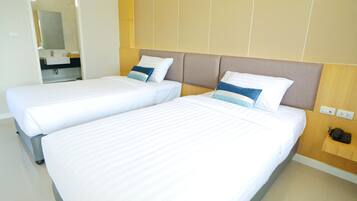 Deluxe Twin Room | In-room safe, desk, blackout curtains, free WiFi