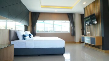 Caja de seguridad en la habitación, escritorio y cortinas blackout 