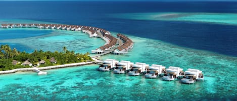 Honeymoon Select Ocean Villa | Egyptian cotton sheets, premium bedding, Tempur-Pedic beds, minibar