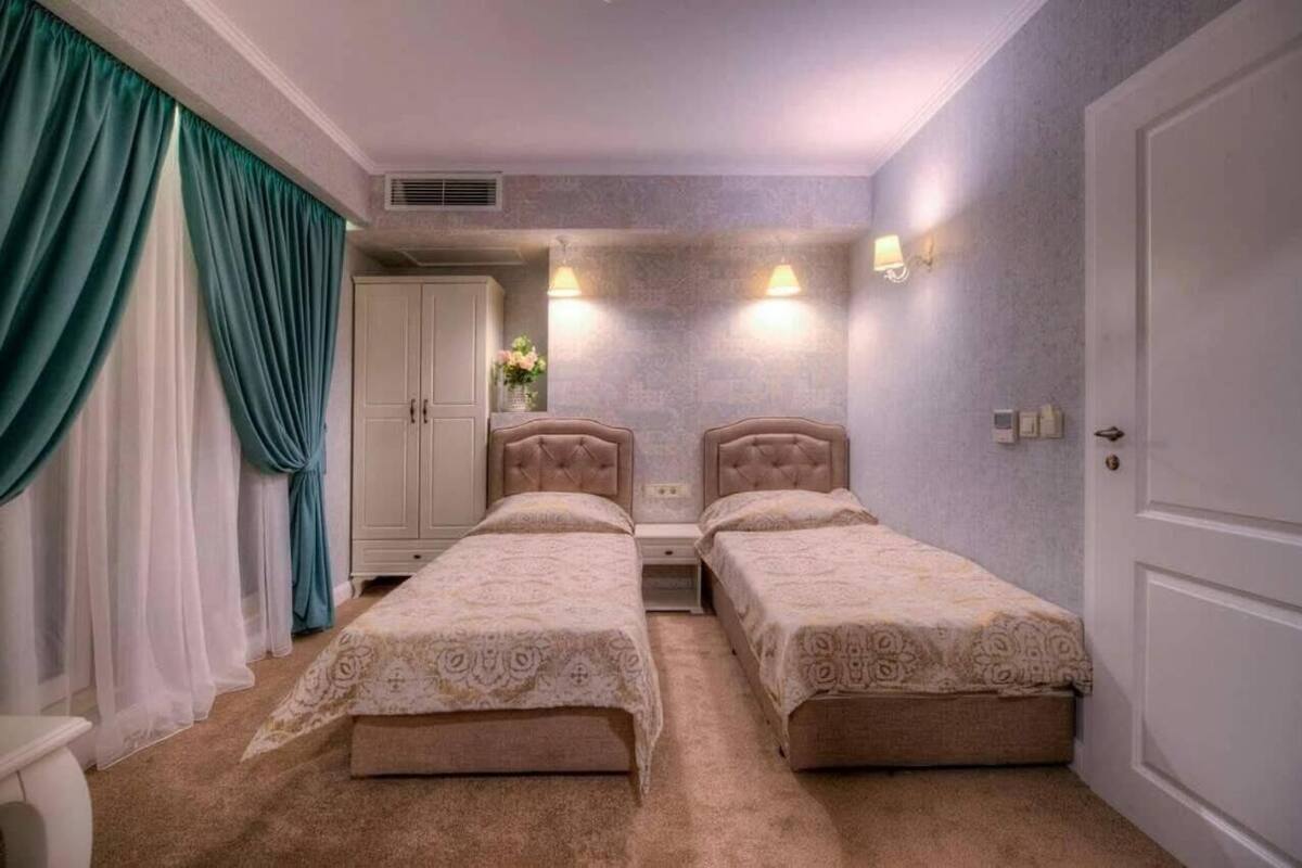 City Double or Twin Room | 迷你吧、办公桌、隔音、熨斗/熨衣板