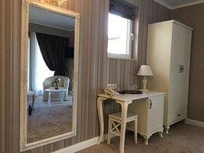 Habitación Deluxe doble | Minibar, escritorio, sistema de insonorización