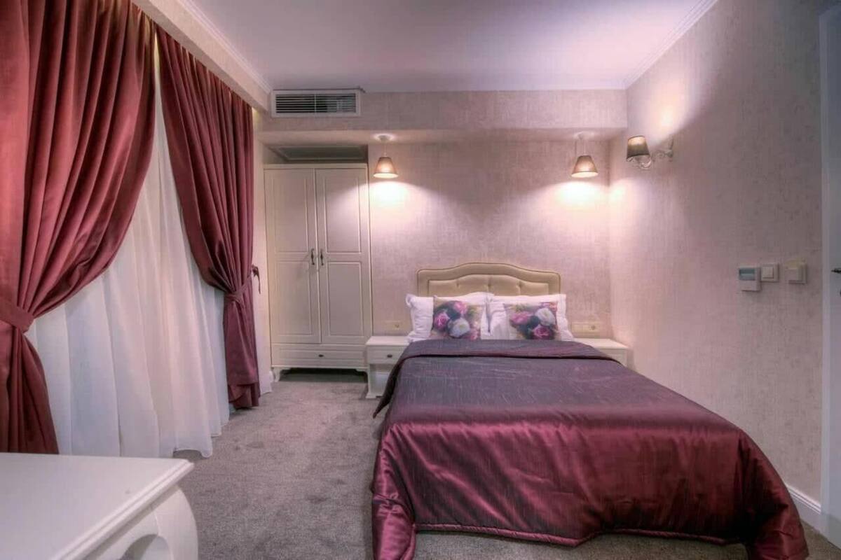 City Double or Twin Room | 迷你吧、办公桌、隔音、熨斗/熨衣板