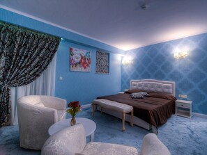 Deluxe Double Room | Minibar, desk, soundproofing, iron/ironing board - Family Hotel Agoncev (Sofia)