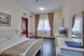 Kamar Double Standar | Brankas, kedap suara, setrika/meja setrika, dan Wi-Fi gratis