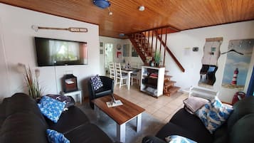 Smart-TV, Bücher, Stereoanlage