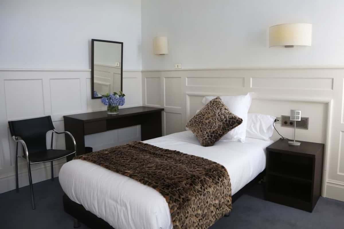 Standaard eenpersoonskamer | Een kluis op de kamer, een bureau, gratis babybedden, gratis wifi