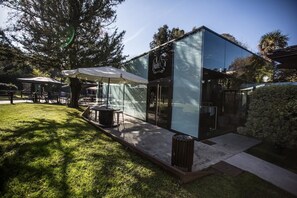 Petit déjeuner et déjeuner servis sur place, spécialités Cuisine locale