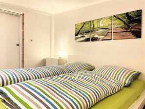 2 bedrooms, WiFi, bed sheets