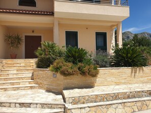 Front of property - Villa Avoca (Zupa dubrovacka)