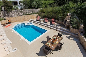 Outdoor pool, pool umbrellas, sun loungers - Villa Avoca (Zupa dubrovacka)
