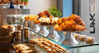 Link hotel & Hub By Dan Hotels