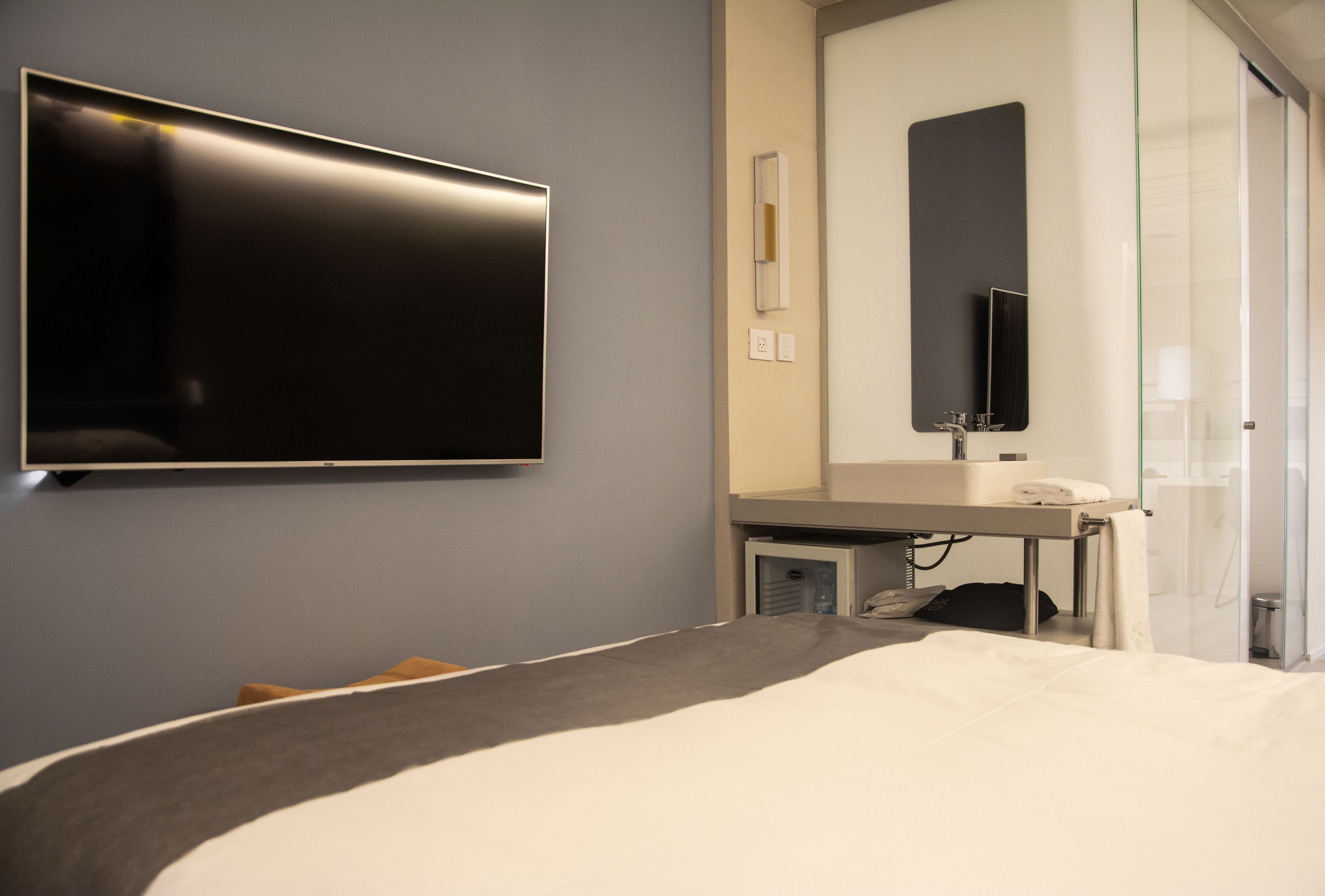 premium bedding, in-room safe, free wifi, bed sheets