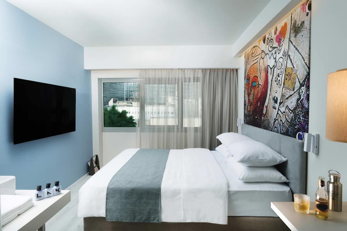 1 bedroom, premium bedding, in-room safe, free WiFi