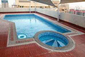 Outdoor pool - Al Nawras Tower (Manama)