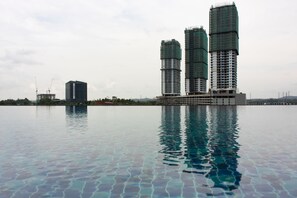 Outdoor pool - Ashton Meridin Suites (Iskandar Puteri)