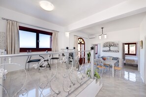 Deluxe Apartment | In-room dining - Aspalathos Suites (Santorini)