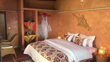 Luxe tweepersoonskamer, uitzicht op rivier (Berbere) | Luxe beddengoed, een bureau, verduisterende gordijnen, gratis babybedden