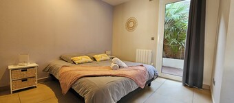 Leilighet 80m2 + møblert uteplass 40 m2, gratis WIFI, parkering inkludert, 6 pers, nr. 8 