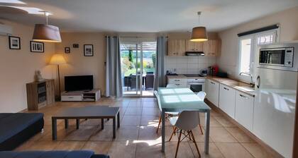 House with its own swimming pool between vaison and nyons .Aillan Hervé