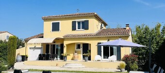I Nærheden af Avignon, Komfortabel Villa med Privat Pool, i Provence