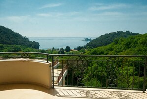 Deluxe Apartment, 2 Bedrooms, 2 Bathrooms, Sea View (St. George) | Balcony