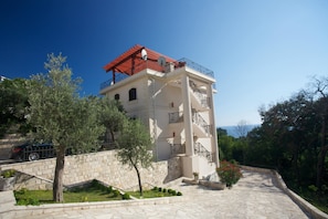 تفاصيل الفندق من الخارج