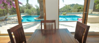 St. George Apartments and Villa with pool