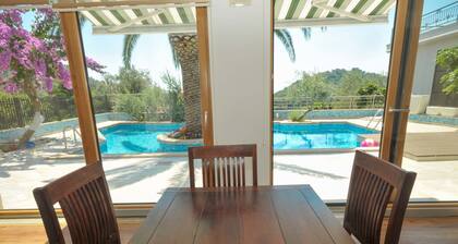 St. George Apartments and Villa with pool