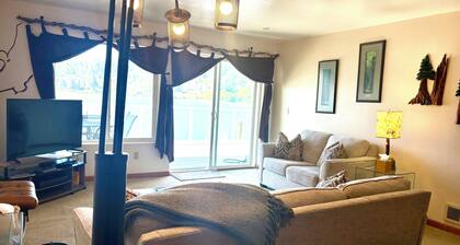 The Dunes: Old Town WIFI River Front Near restaurants & shops. New LR furniture!