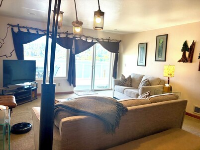The Dunes: Old Town WIFI River Front Near restaurants & shops. New LR furniture!