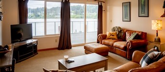 The Dunes: Old Town WIFI River Front Near restaurants & shops. New LR furniture!