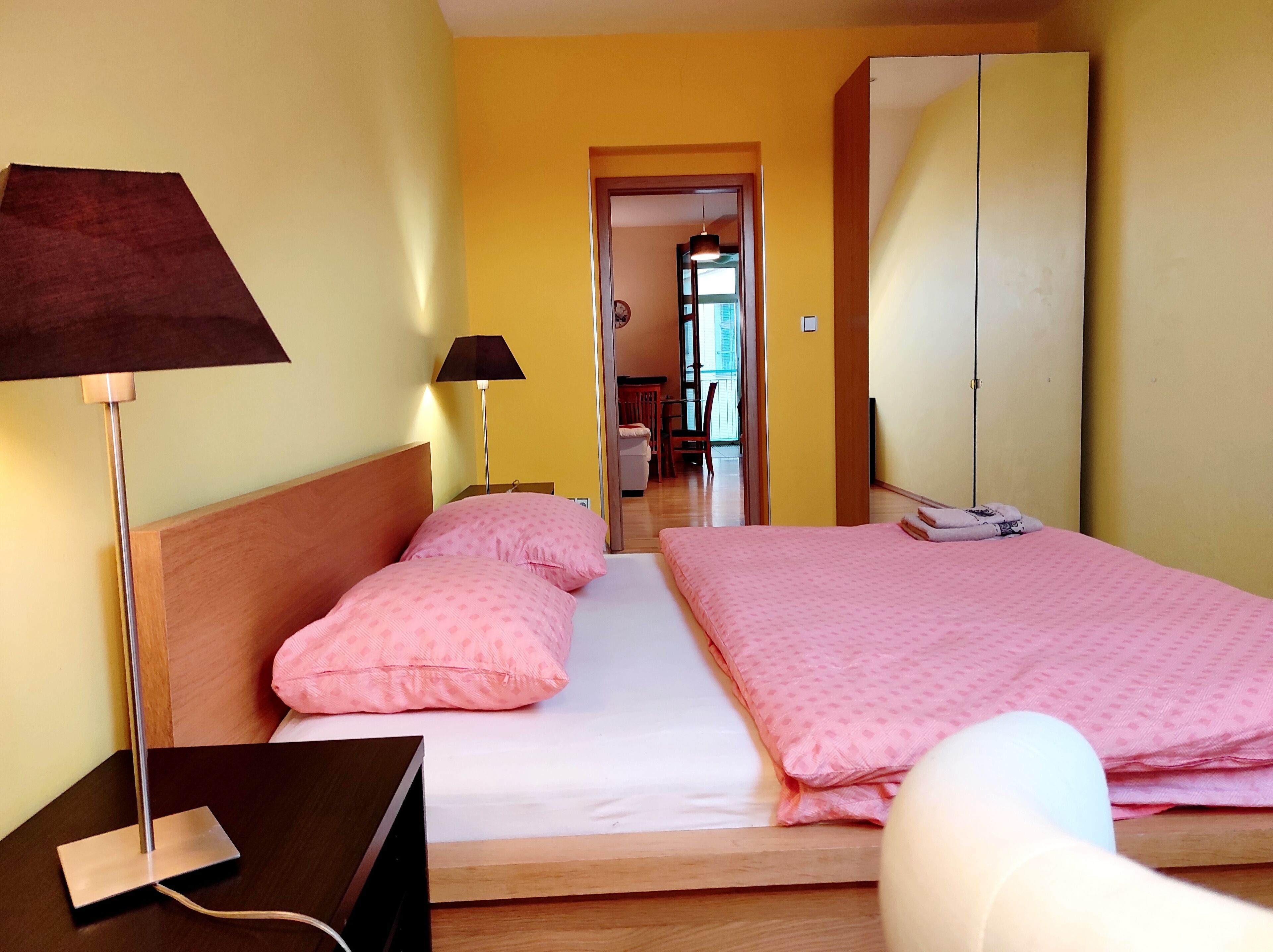 2 bedrooms, desk, iron/ironing board, free WiFi