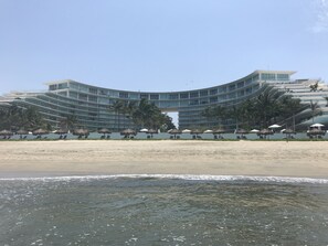 På stranden och strandhanddukar