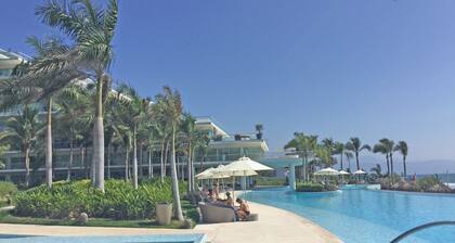 Upscale Luxury Ocean front Apartment -Peninsula Resort 2bd/2bt