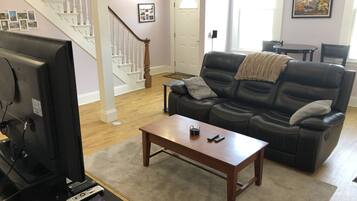 TV connectée, Netflix, lecteur de DVD, livres